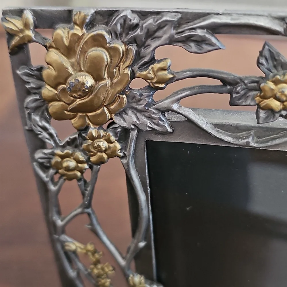 Beautiful Vintage Metal Flowers Picture Frame